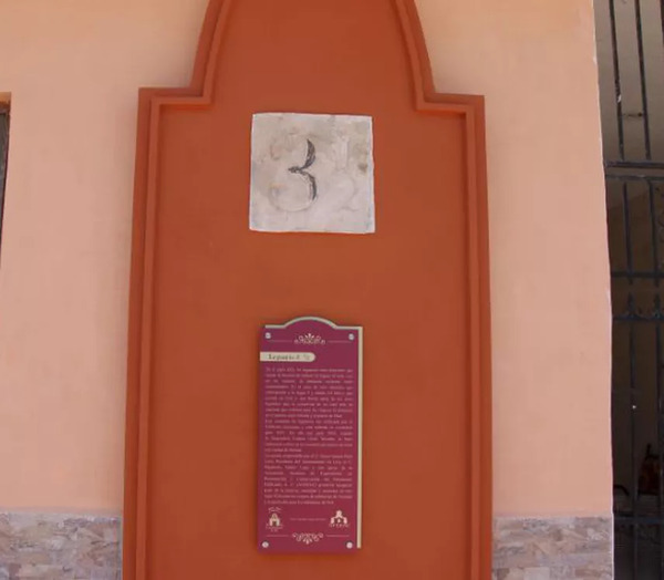 Devuelven a su sitio original antigua placa del siglo XIX en Ucú