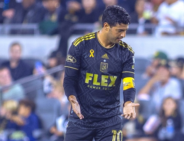 Carlos Vela se retira del futbol