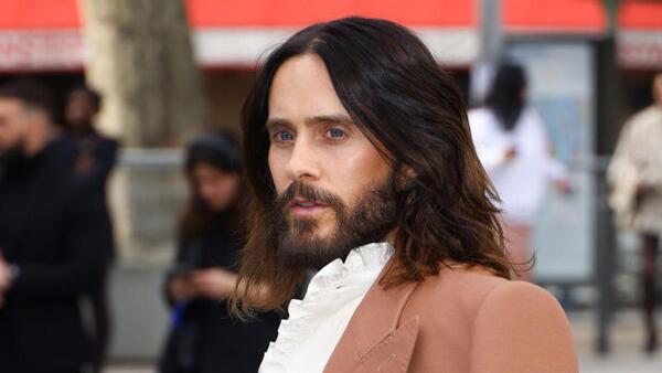 Acusan a Jared Leto de comportamiento depredador contra menores