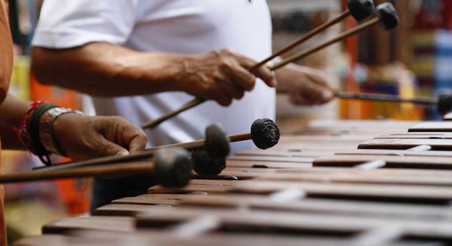 Sheinbaum pide a Aduanas liberar instrumentos donados a niños de Chiapas
