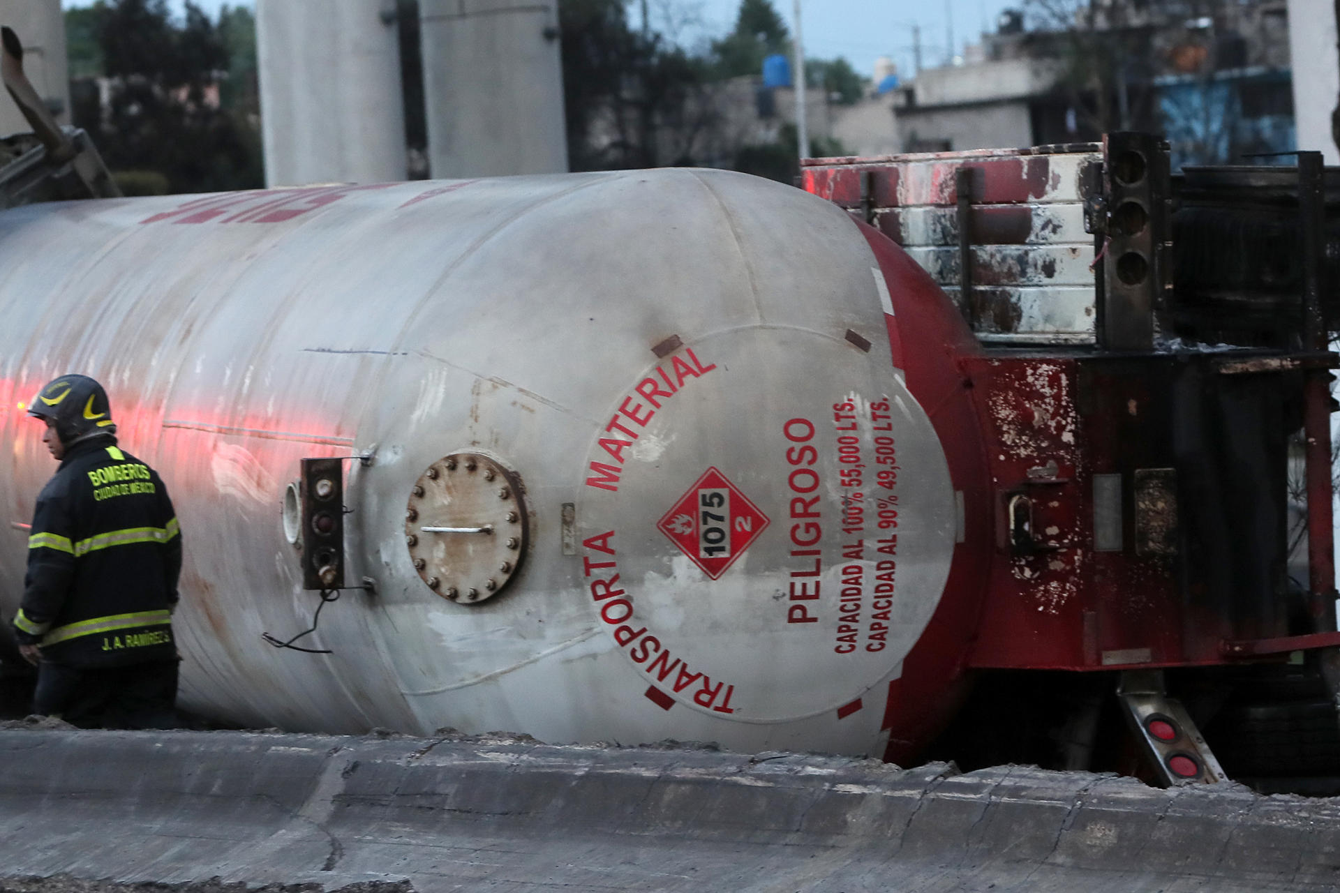 Confirman que “exceso de velocidad y falta de pericia” causaron explosión de pipa en Iztapalapa