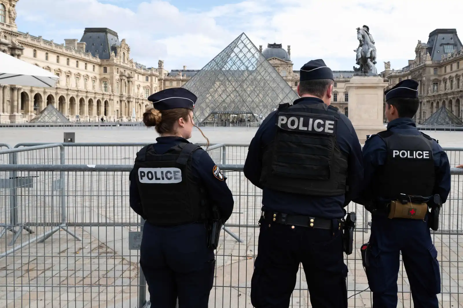 Detienen en Francia a dos sospechosos por el robo del Louvre - NEWSWEEK ARGENTINA