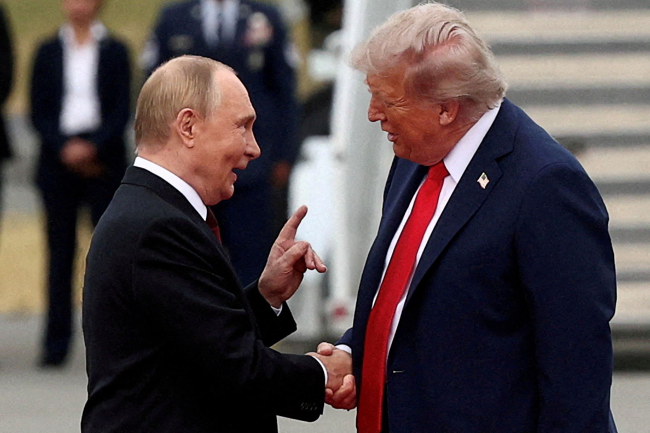 Donald Trump advierte de sanciones «severas» contra «cualquier país» que haga negocios con Rusia