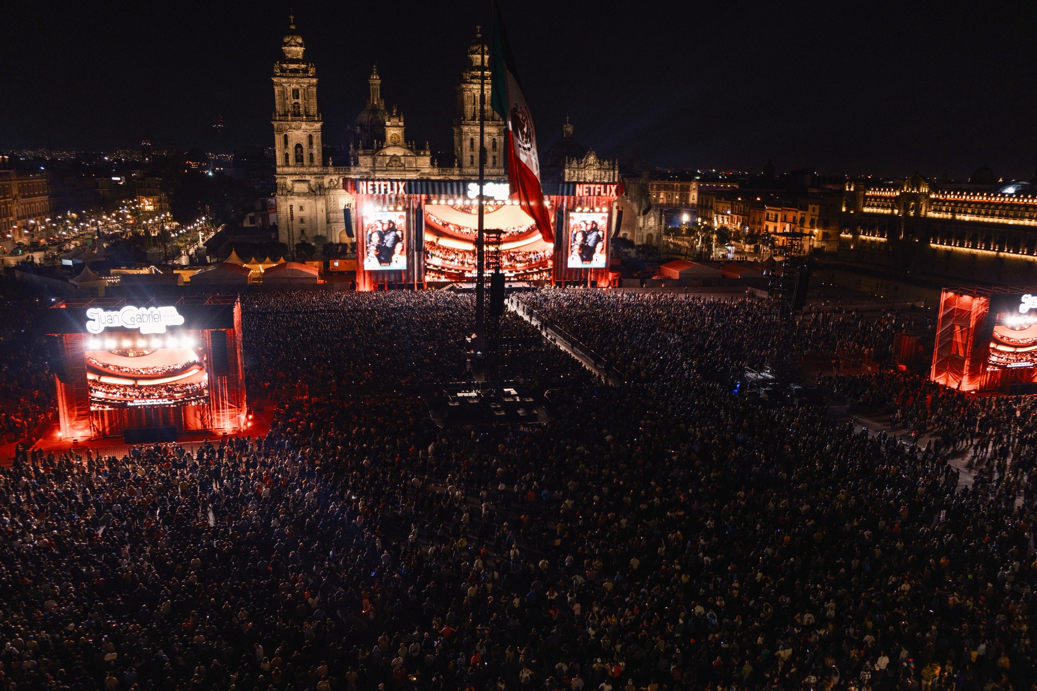 Juan Gabriel rompe récord en el Zócalo con 170 mil asistentes