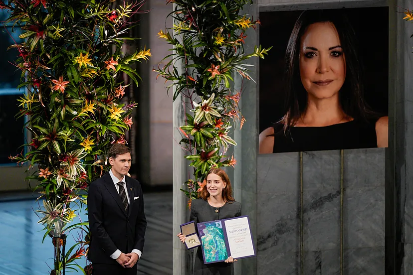 La hija de María Corina Machado recibe en nombre de su madre el premio Nobel de la Paz: "El mundo presenciará pronto el regreso de los nuestros a casa. Y yo estaré