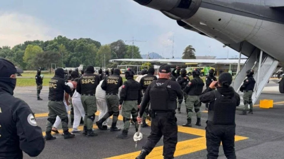 Trasladan a 25 reos del Cereso de Michoacán a penales federales