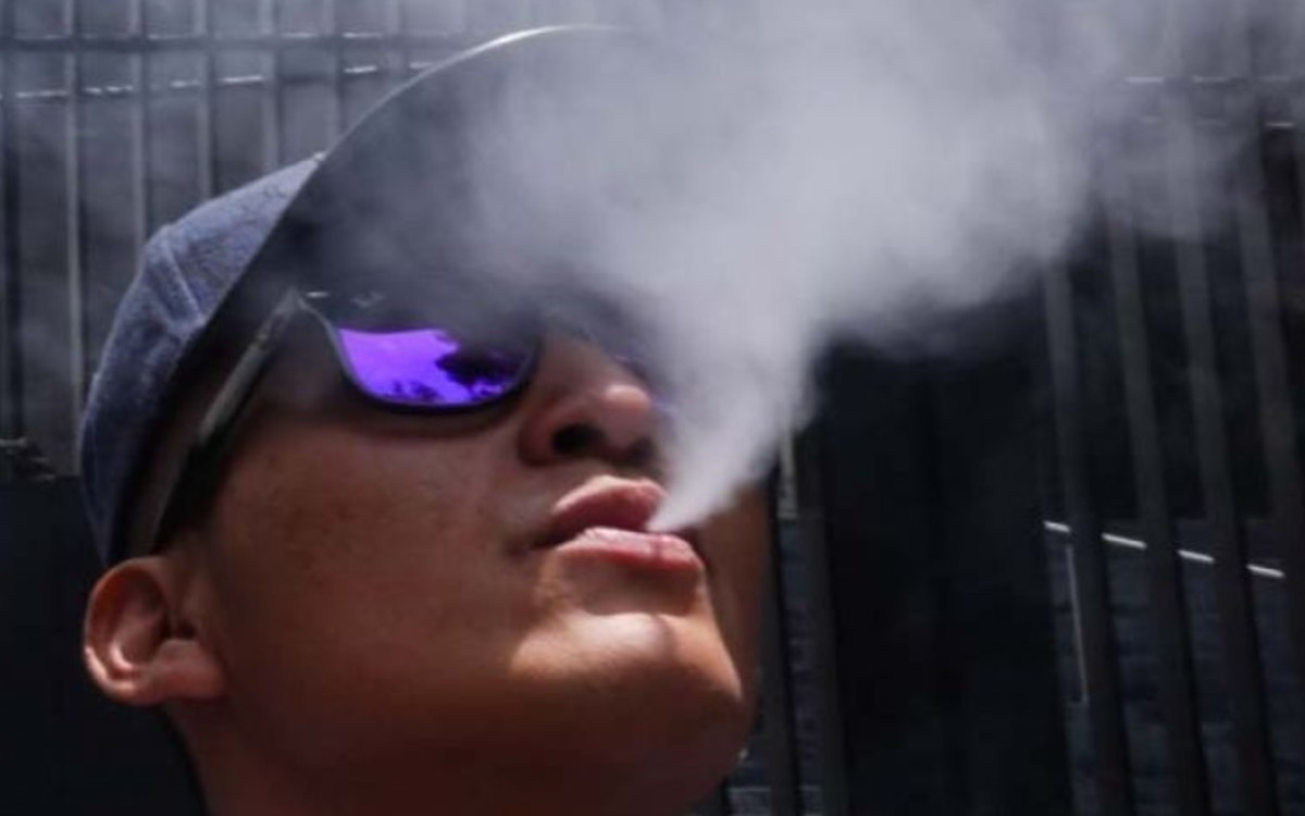 Diputados aprueban prohibición total de vapeadores y cigarrillos electrónicos | Aristegui Noticias