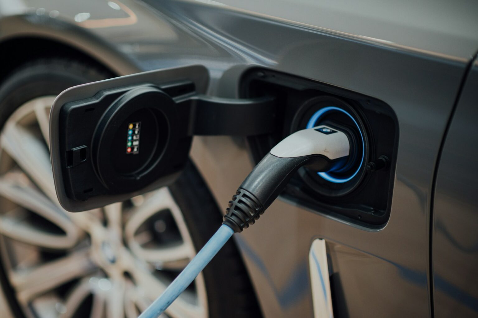 BYD desbanca a Tesla como líder mundial de autos eléctricos