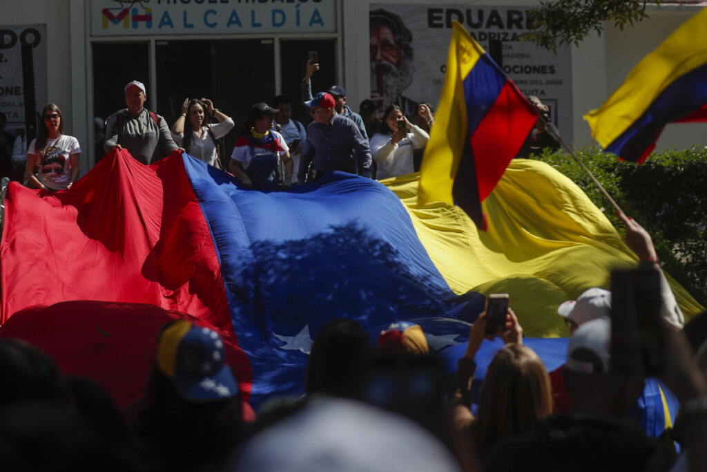 Venezolanos en Ciudad de México piden transición pacífica tras intervención en Venezuela