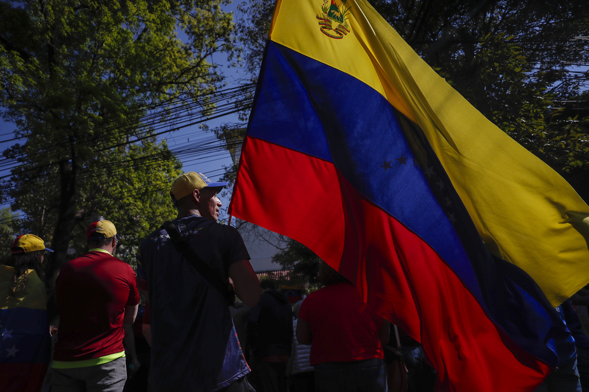 Venezuela asciende y condecora a los militares que murieron en ataque de Estados Unidos