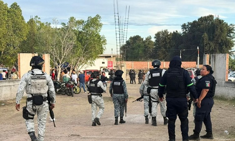 Ataque armado deja ocho menores de edad lesionados y un muerto en el centro de México