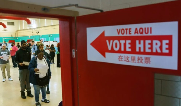 El Gobierno de EEUU asegura que el ICE no patrullará los centros de votación en noviembre