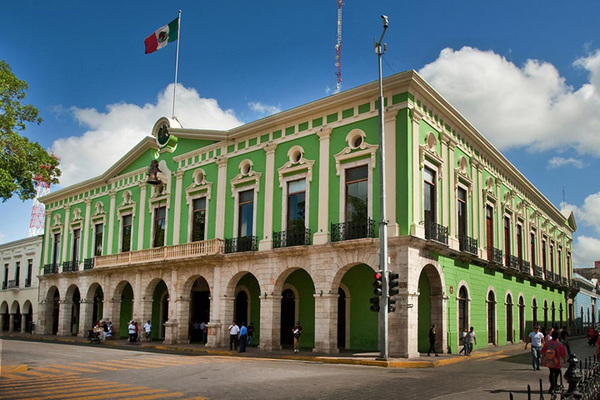 Yucatán asegura respeto a manifestaciones del 8M y descarta “blindaje” en Palacio