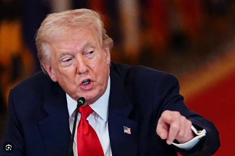 Trump afirma que Irán está «totalmente derrotado» tras el bombardeo a la isla de Jark