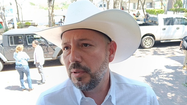 Jorge Suárez Moreno levanta la mano para volver a la alcaldía de Tenosique