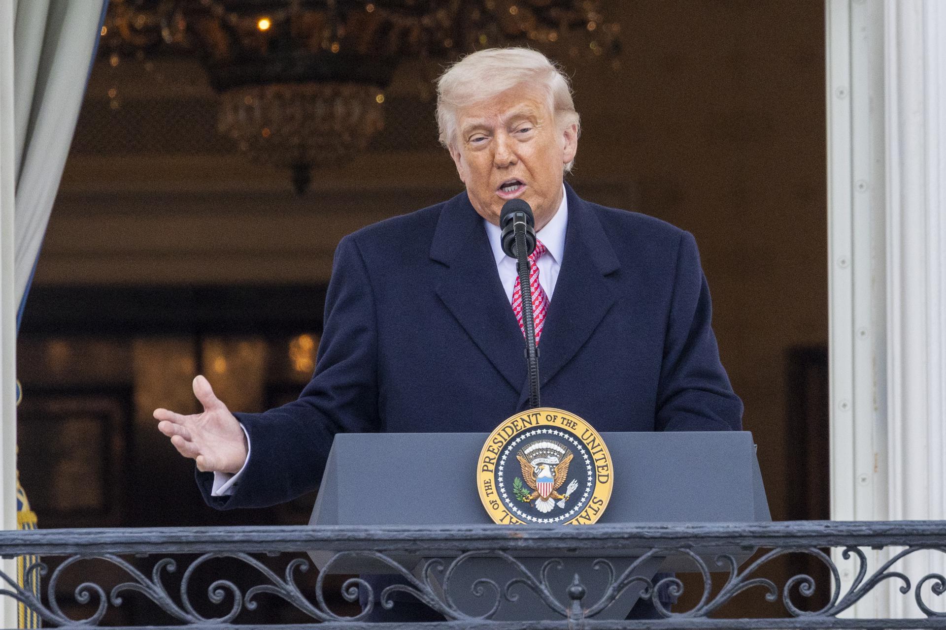 Trump dice que Irán permitirá el paso de 20 buques petroleros por el estrecho de Ormuz