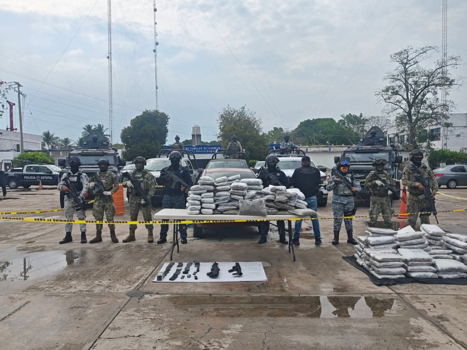 Aseguran droga, armas y vehículo cerca de Plaza Sendero en Tabasco