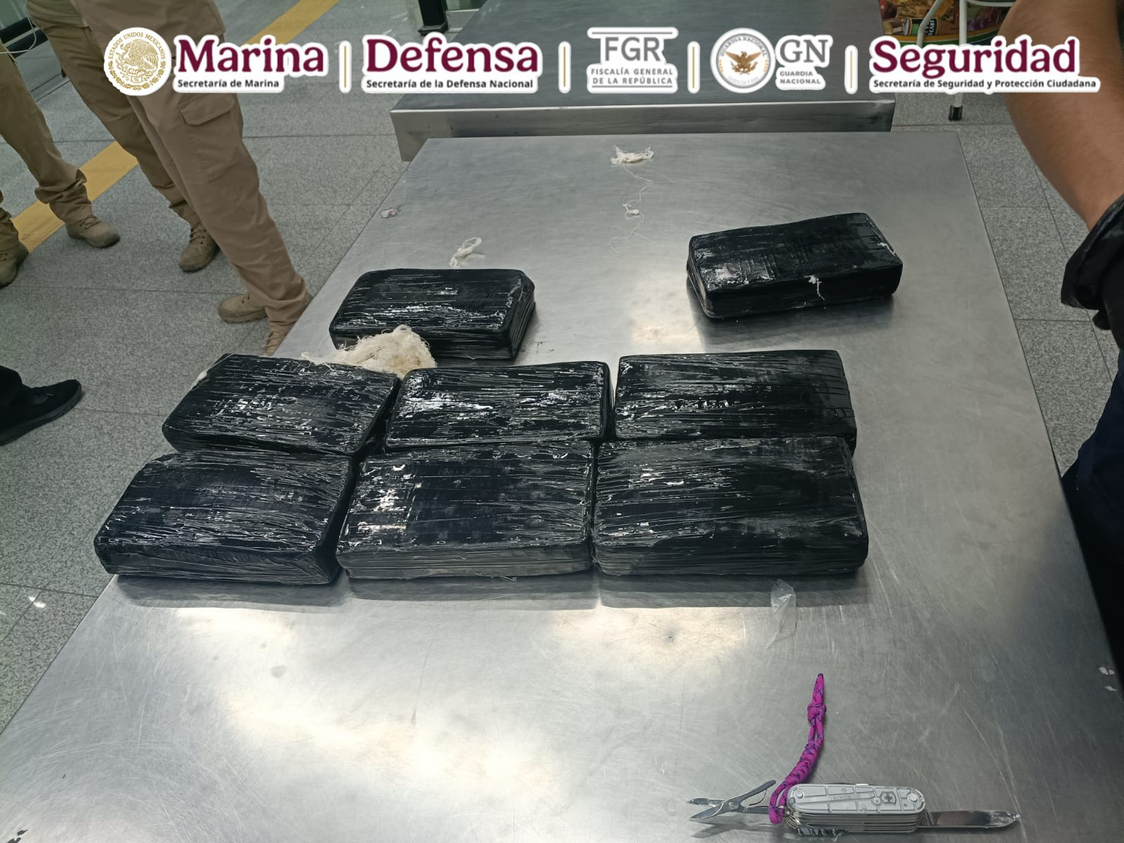 Aseguran más de 8 kilos de cocaína ocultos en silla de ruedas en el AICM