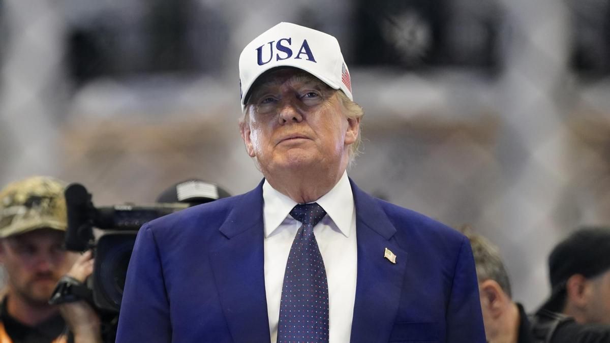 Donald Trump confirma que algunos barcos empiezan a transitar por el estrecho de Ormuz