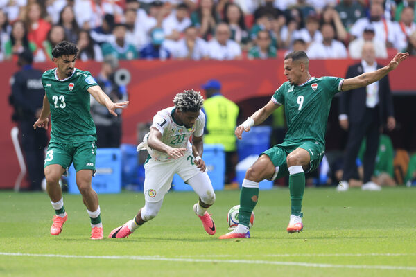 Senegal golea y mantiene viva la esperanza