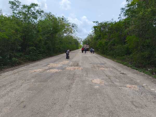 Atienden daños por lluvias en carretera Maxcanú-Muna