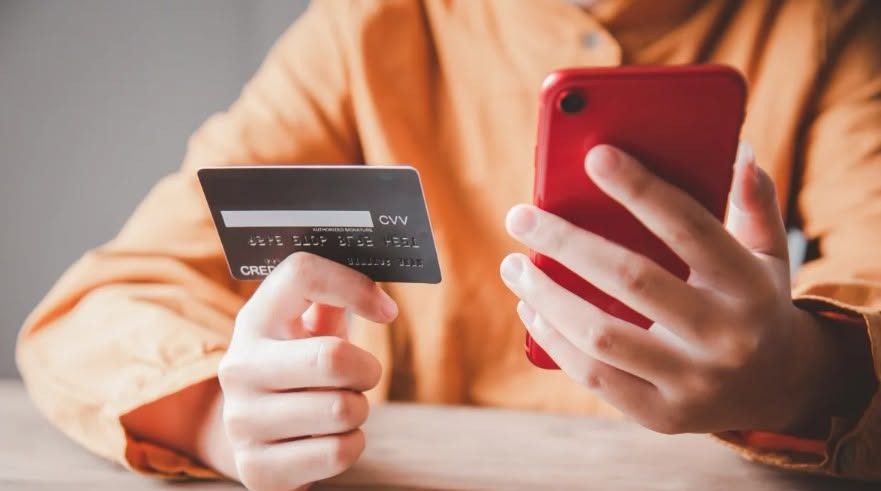 Banxico instruye medidas para simplificar y estandarizar transferencias desde el celular
