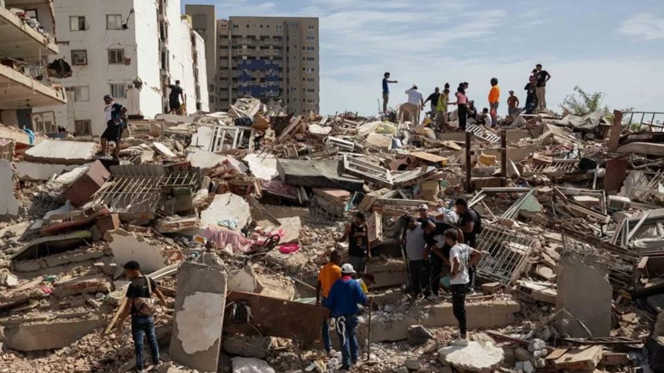 Soldados mexicanos sacan vivo a niño de 11 años de los escombros, en Venezuela tras 72 horas atrapado