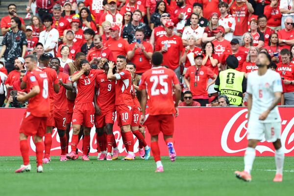 Suiza vence a Canadá y termina líder del Grupo B