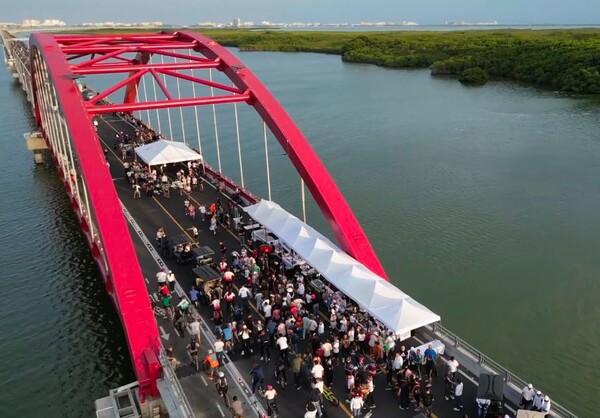 Más de 6 mil personas estrenan programa recreativo en Puente Nichupté