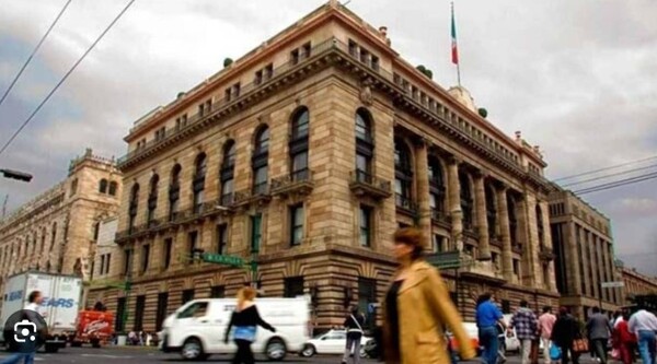 Inflación en servicios preocupa a Banxico por impacto en tasas