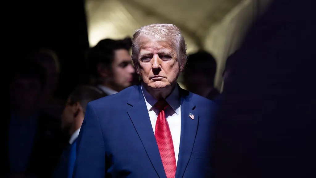 Trump asegura que el estrecho de Ormuz está abierto al tráfico