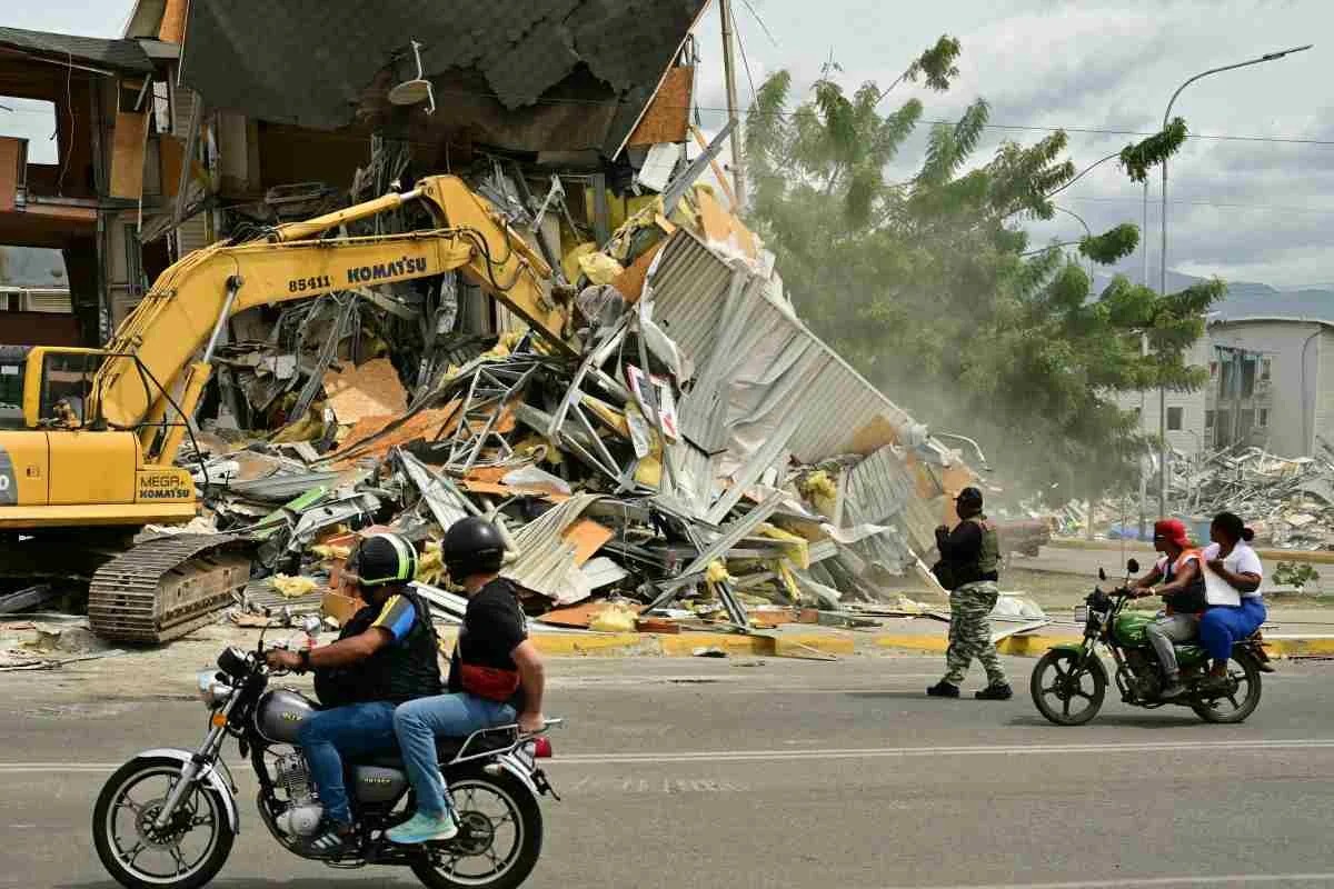 Aumentan a 4 mil 734 los muertos por terremotos en Venezuela