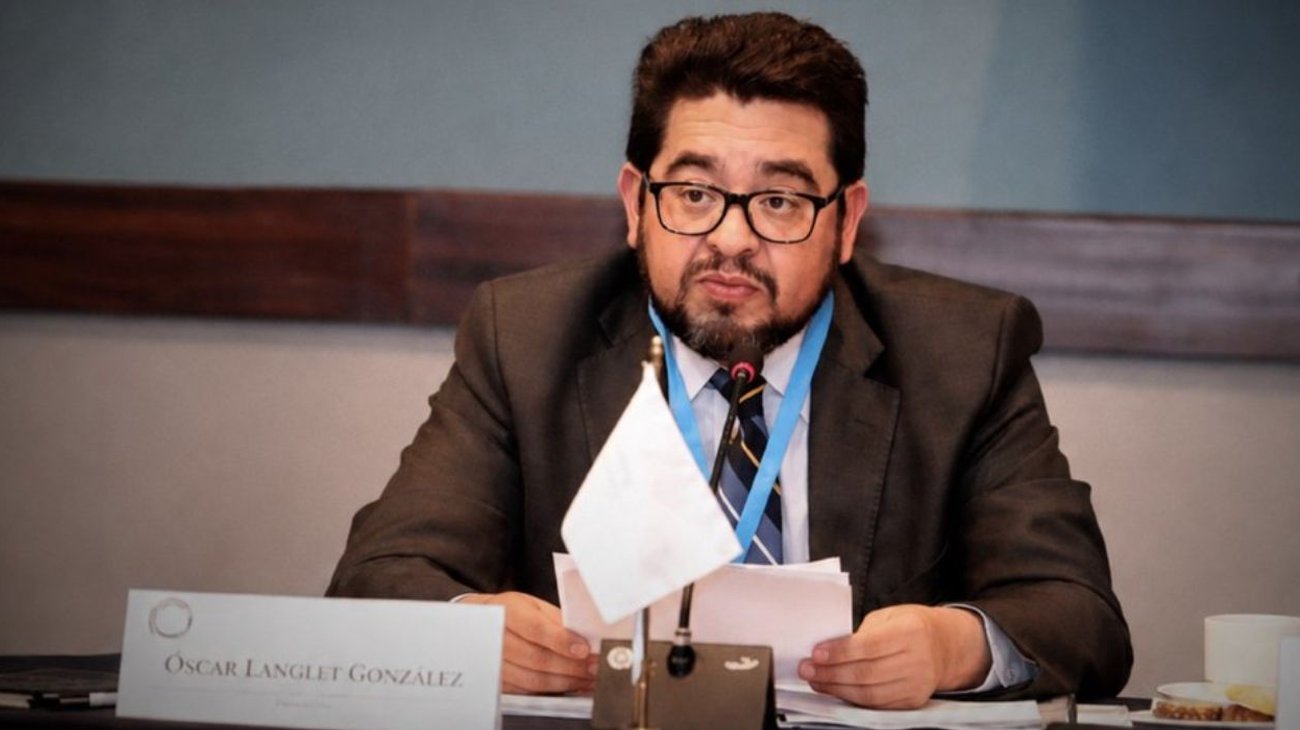 Remueven a fiscal Óscar Langlet de FGR; segunda baja en 48 horas